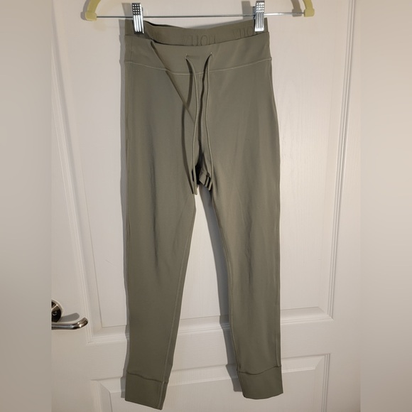 Vuori•Elevate Daily Legging•SOLD OUT•Form High Rise Pant•Pistachio•LIKE NEW• Med - Picture 7 of 15